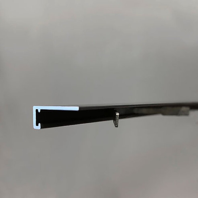 Minimal FD-05 микро плинтус черный алюминиевый анодированный с пружинами